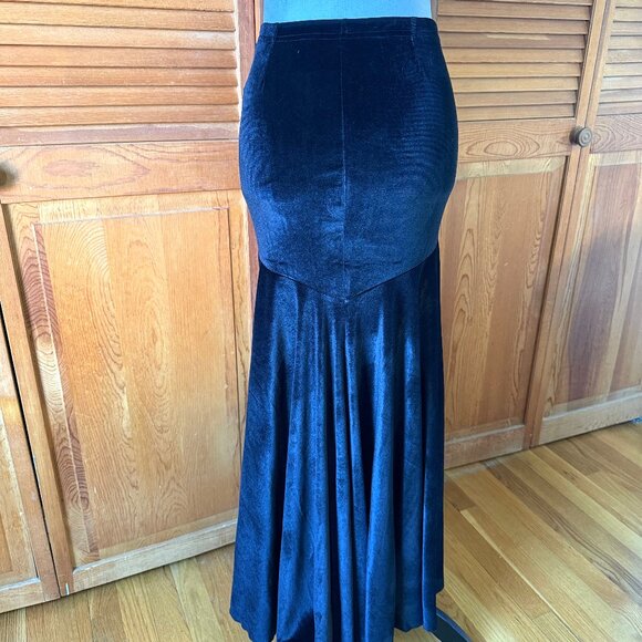 Gothic Victorian Visual Kei Velvet & Lace Black Rose Fury Mermaid Long Skirt - Picture 8 of 8